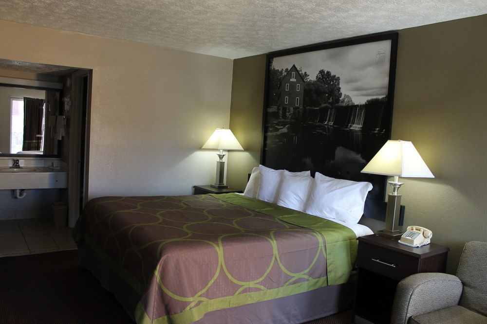 Super 8 By Wyndham Locust Grove Exterior foto